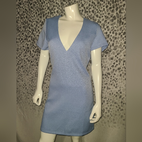 Tobi Deep Vee Neck Light Blue Shift Dress Size Medium NWT - Picture 6 of 13